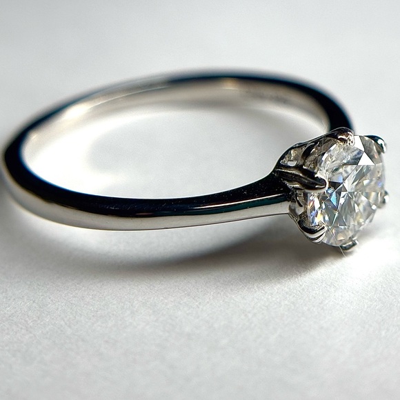 “Forever-Winter” Moissanite Ring! 💎 - SIZE (7) - Picture 5 of 6